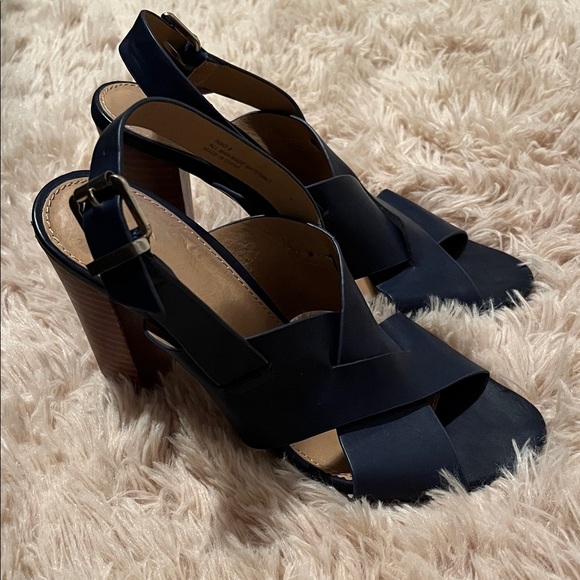 Elegant Navy Women's Sandals - Picture 2 of 4